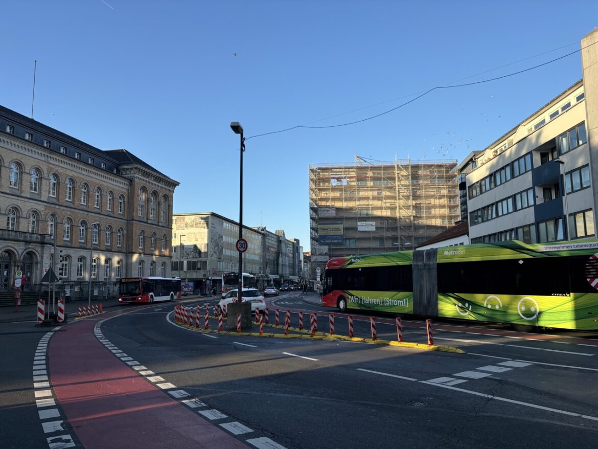 Busverkehr am Neumarkt