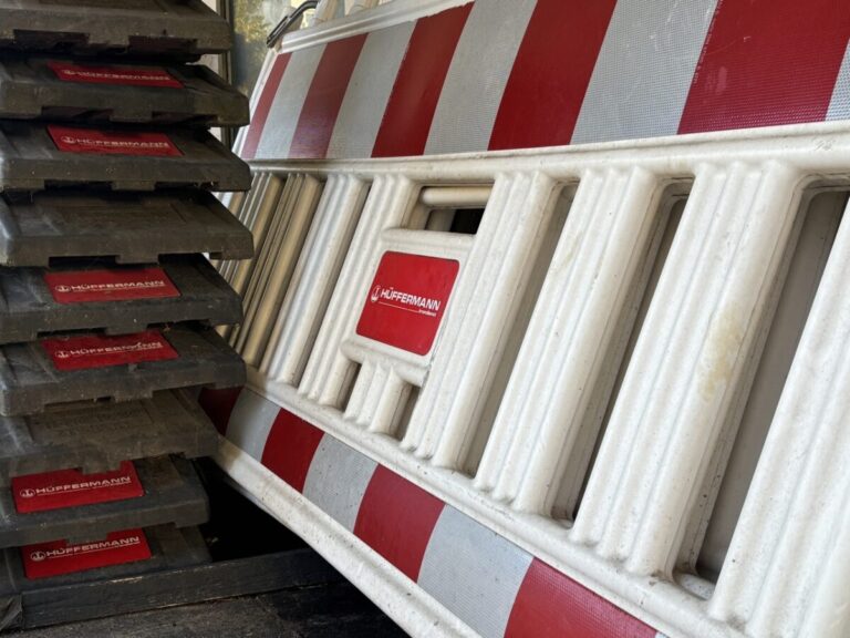 Baustellenabsperrungen in Lokviertel