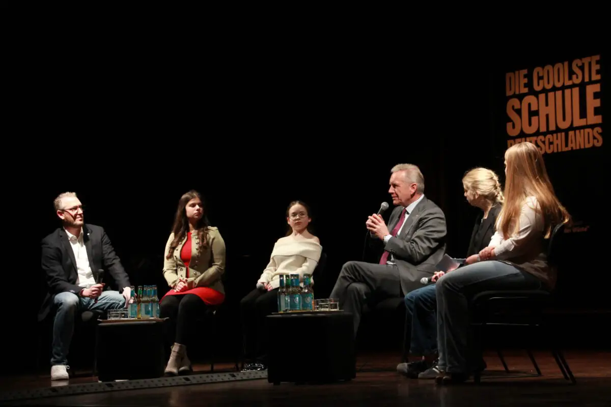 Persönliche Einblicke: Alt-Bundespräsident Christian Wulff zu Gast am Osnabrücker Gymnasium „In der Wüste“ Intensives Gespräch mit dem Bundespräsidenten a.D. Christian Wulff