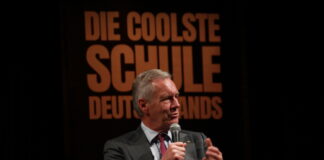 Christian Wulff zu Besuch im Gymnasium „In der Wüste“