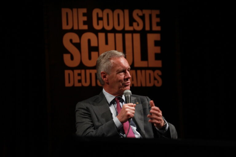 Christian Wulff zu Besuch im Gymnasium „In der Wüste“