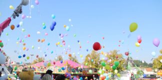 Im Rahmen der Kirmeseröffnung haben die Georgsmarienhütter Kindergartenkinder die Ballons in den Himmel gelassen.