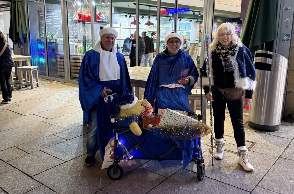 Blaue Weihnachtsmänner