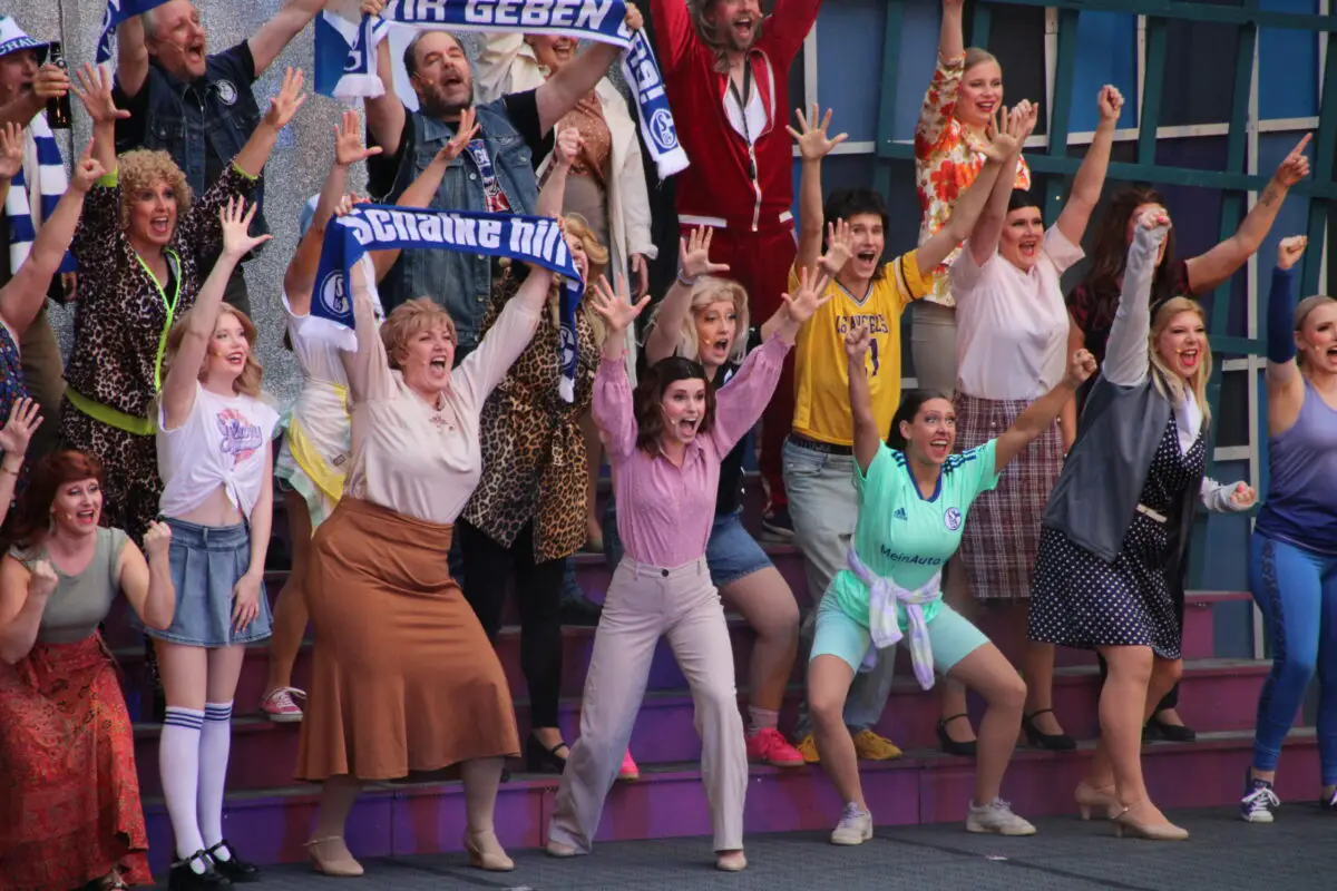 Musical „Kein Pardon“ begeistert auf der Waldbühne Kloster Oesede noch bis 6. September "Kein Pardon" auf der Waldbühne Kloster Oesede. / Foto: Dominik Lapp