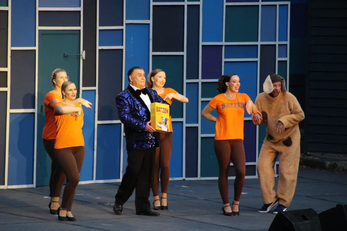 Musical „Kein Pardon“ begeistert auf der Waldbühne Kloster Oesede noch bis 6. September "Kein Pardon" auf der Waldbühne Kloster Oesede. / Foto: Dominik Lapp