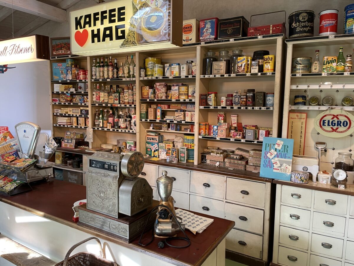 Der Tante-Emma-Laden Tackenberg befand sich bis 1980 am Vitihof und ist inzwischen im Pferdestall des MIK zu bewundern. / Foto: Dominik Lapp