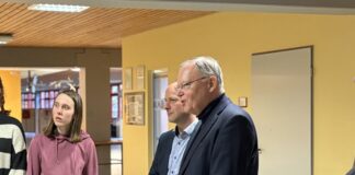 Stephan Weil in der Gesamtschule Schinkel