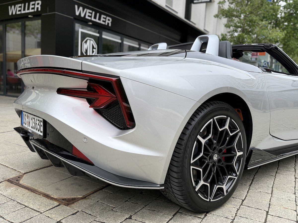 HASEPOST-Autotest: MG Cyberster – britische Roadster-Tradition modern interpretiert Futuristisch: das Heck des MG Cyberster