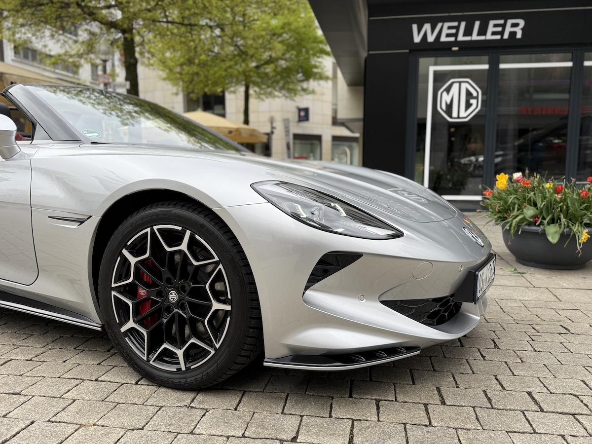 HASEPOST-Autotest: MG Cyberster – britische Roadster-Tradition modern interpretiert Klassisch: die Front des MG Cyberster