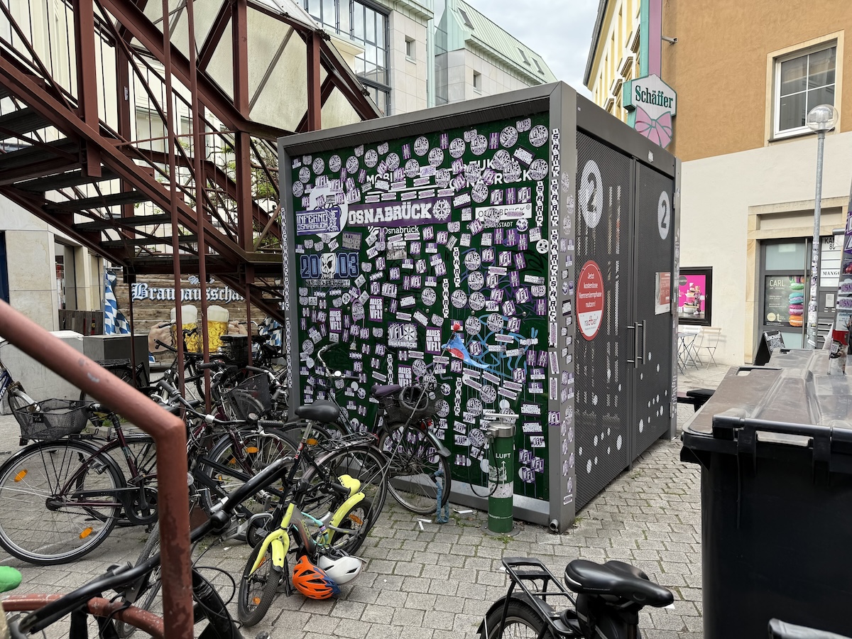Besonders "heftig" traf es die Fahrradabstellanlage am Nikolaiort