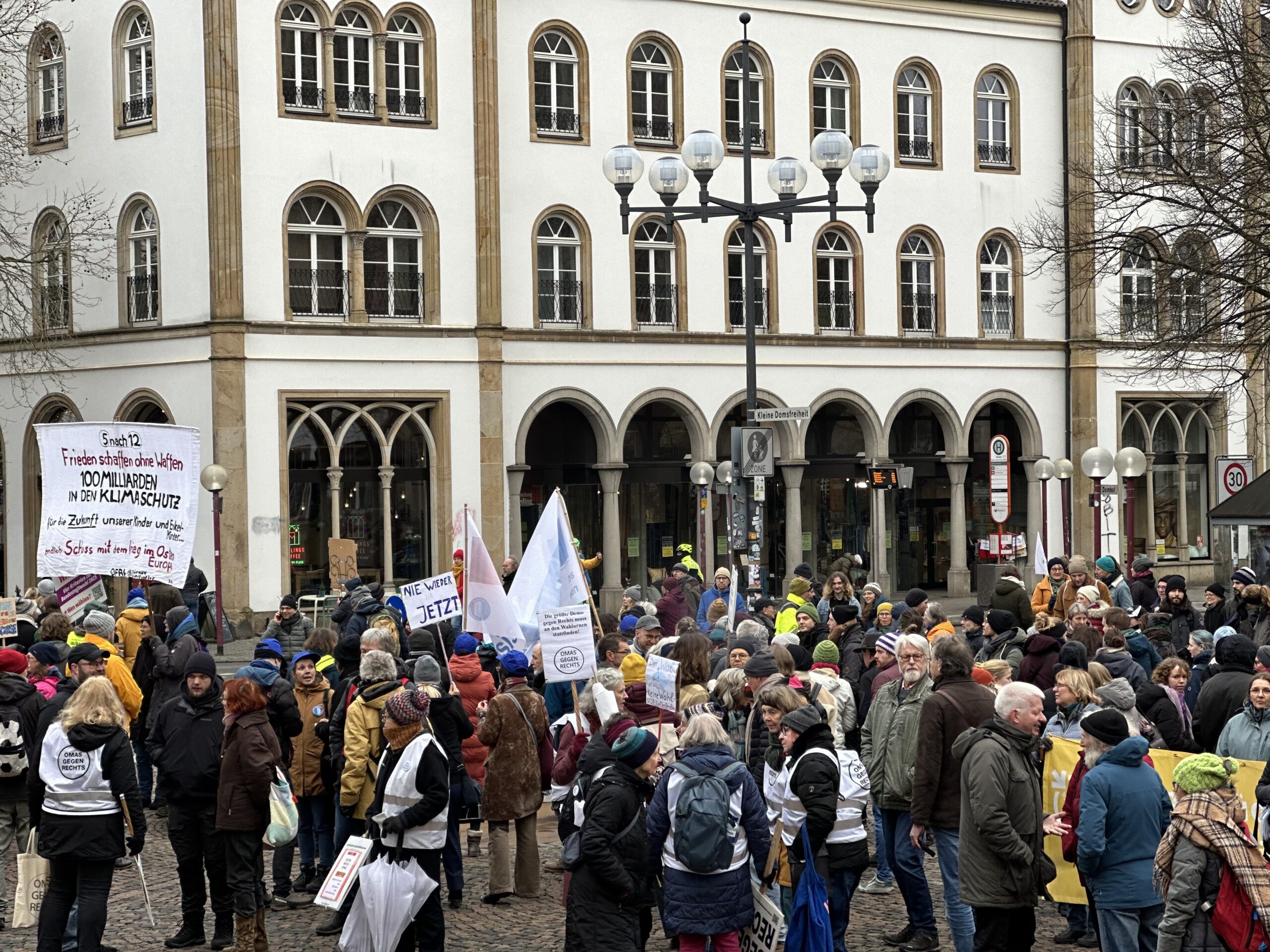 300 Menschen demonstrieren für's Klima