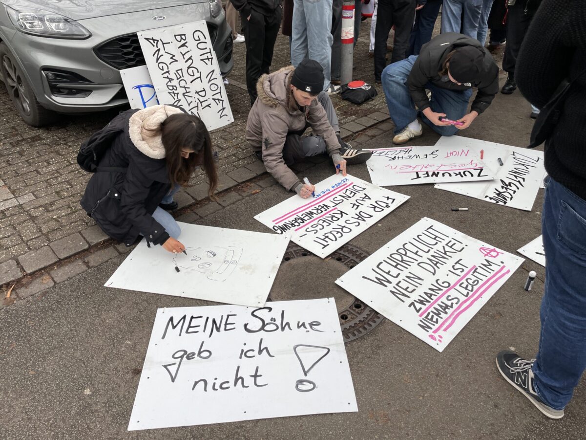 Streik gegen Musterungspflicht. / Foto: Dominik Lapp