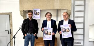 Dr. Jens Peters, Leitung Literaturbüro Westniedersachsen, Prof. Dr. Christian Dawidowski, Literaturdidaktiker der Uni Osnabrück, und Ralf Hellige, Vorstand der Sparkassenstiftung Osnabrück, stellen das Programm für die Tagung Zukunft:Literatur in Osnabrück vor. / Foto: Hannah Meiners