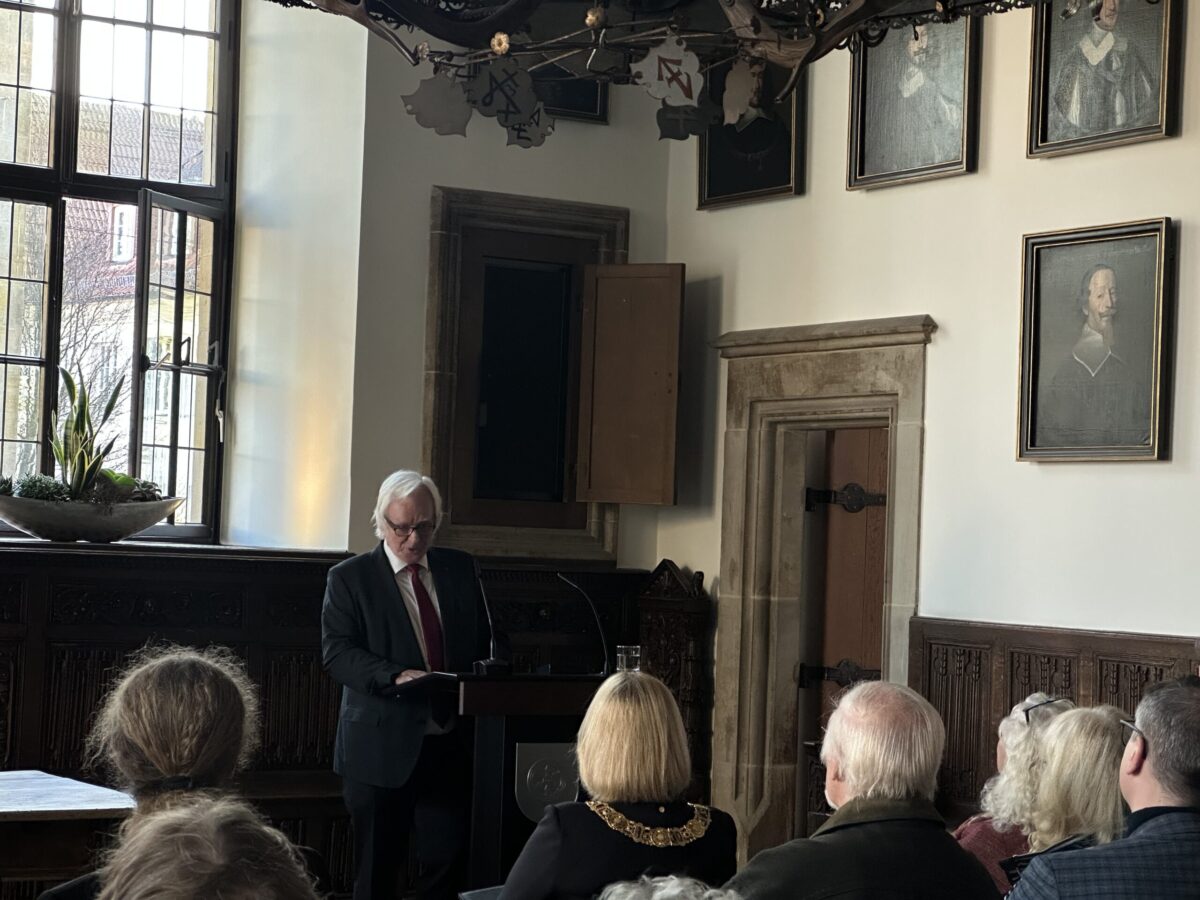 Franz Haverkamp bei seiner Rede im Friedenssaal.