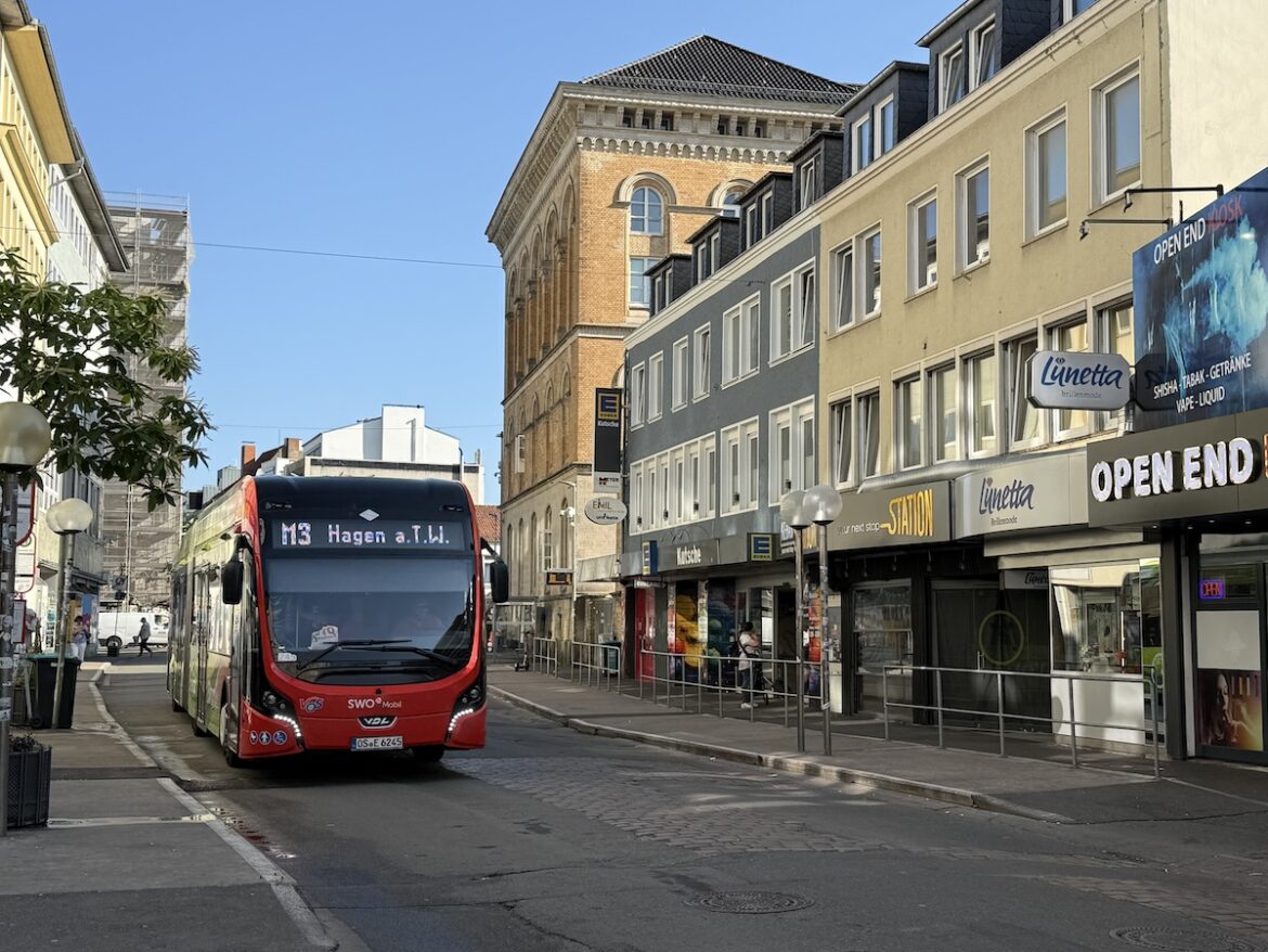 Metrobus in der Johannisstraße