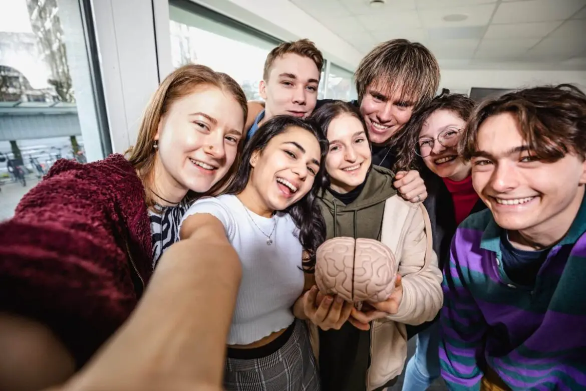 Die "Coxi"-Studierenden freuen sich. / Foto: Simone Reukauf