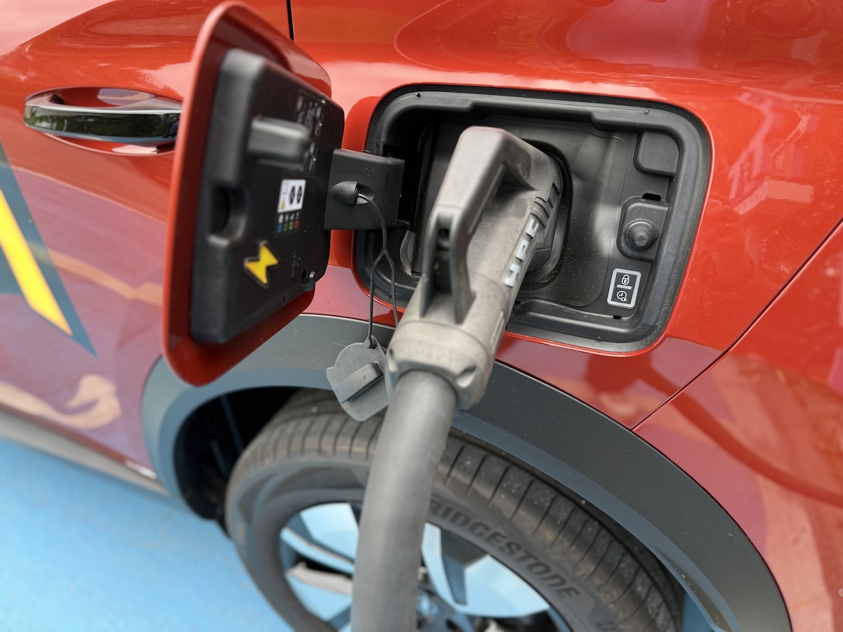 HASEPOST-Autotest: Opel Frontera Electric bietet viel Raum und verzichtet auf Schnickschnack Hier fließt der Strom in den neuen Opel Frontera