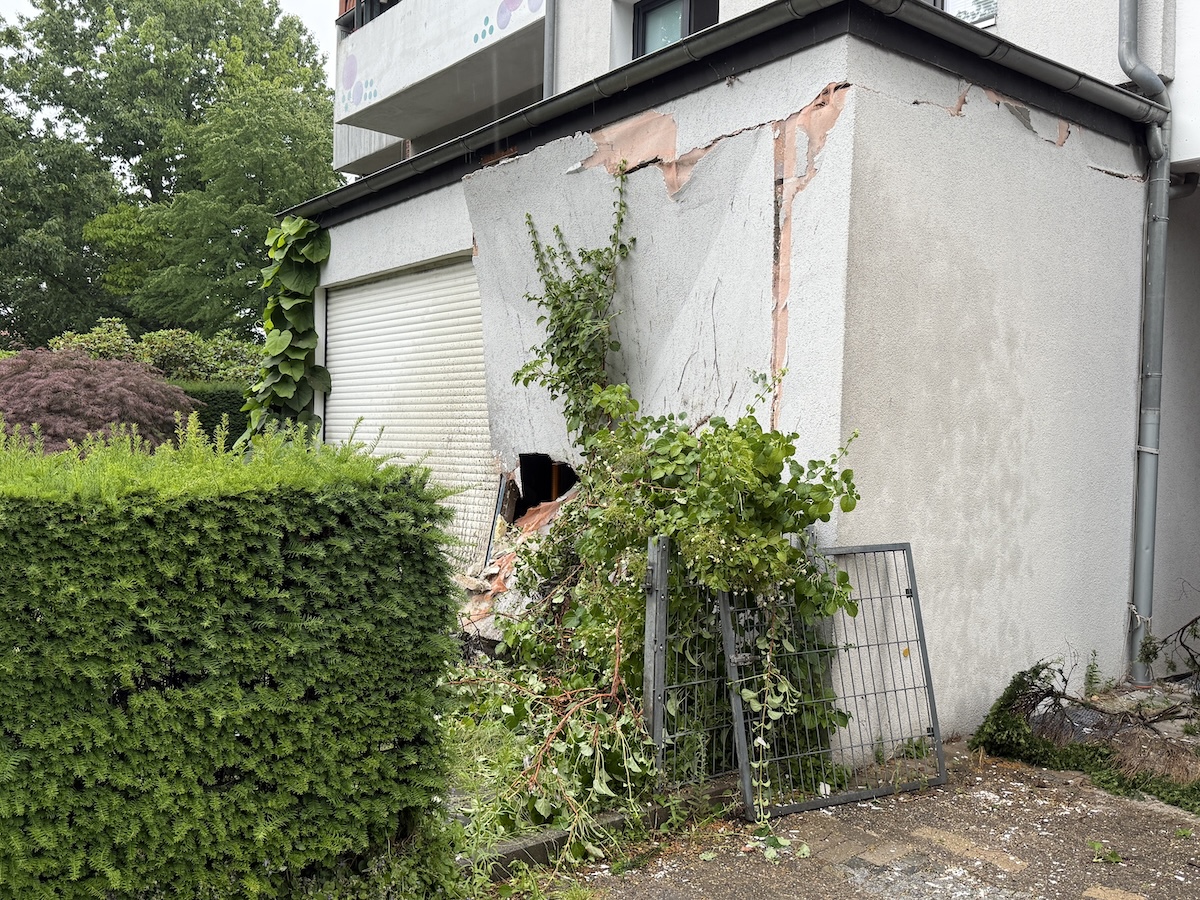 Auto krachte in Hauswand in Osnabrück
