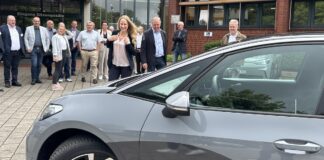 Landrätin Kebschull präsentiert 10 neue Carsharing-Autos