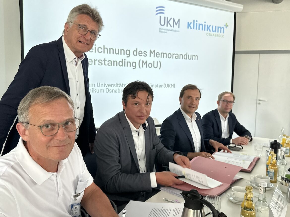 Unterzeichnung Memorandum of Understanding im Klinikum Osnabrück (v.l.n.r. PD Dr. Peter Teschendorf, Dr. Fritz Brickwedde, Frans Blok, Univ.-Prof. Dr. Alex W. Friedrich, Dr. Vincent Hofbauer)