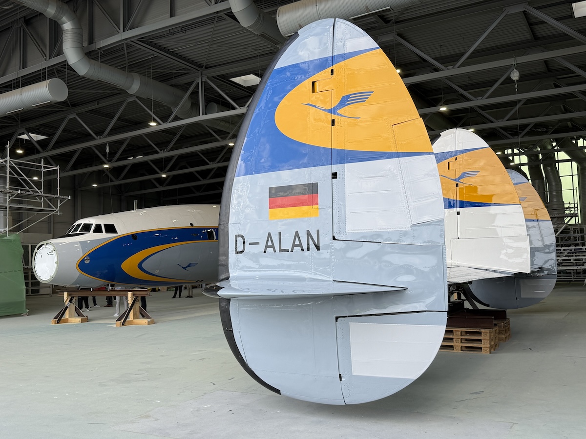 Die schönste Tochter der Lufthansa wurde am FMO neu „eingekleidet“ Die berühmte Dreifachflosse der Lufthansa Lockheed "Super Star" (Super Constellation) am Flughafen FMO