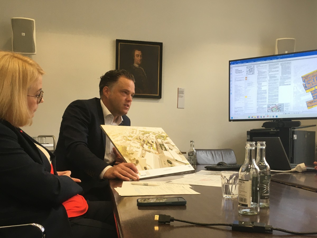 Osnabrücks Stadtbaurat verspricht „kleinen Central Park“ im Lokviertel – und wann geht's bei den Johannishöfen los? Katharina Pötter und Thimo Weitemeier. / Foto: Dominik Lapp