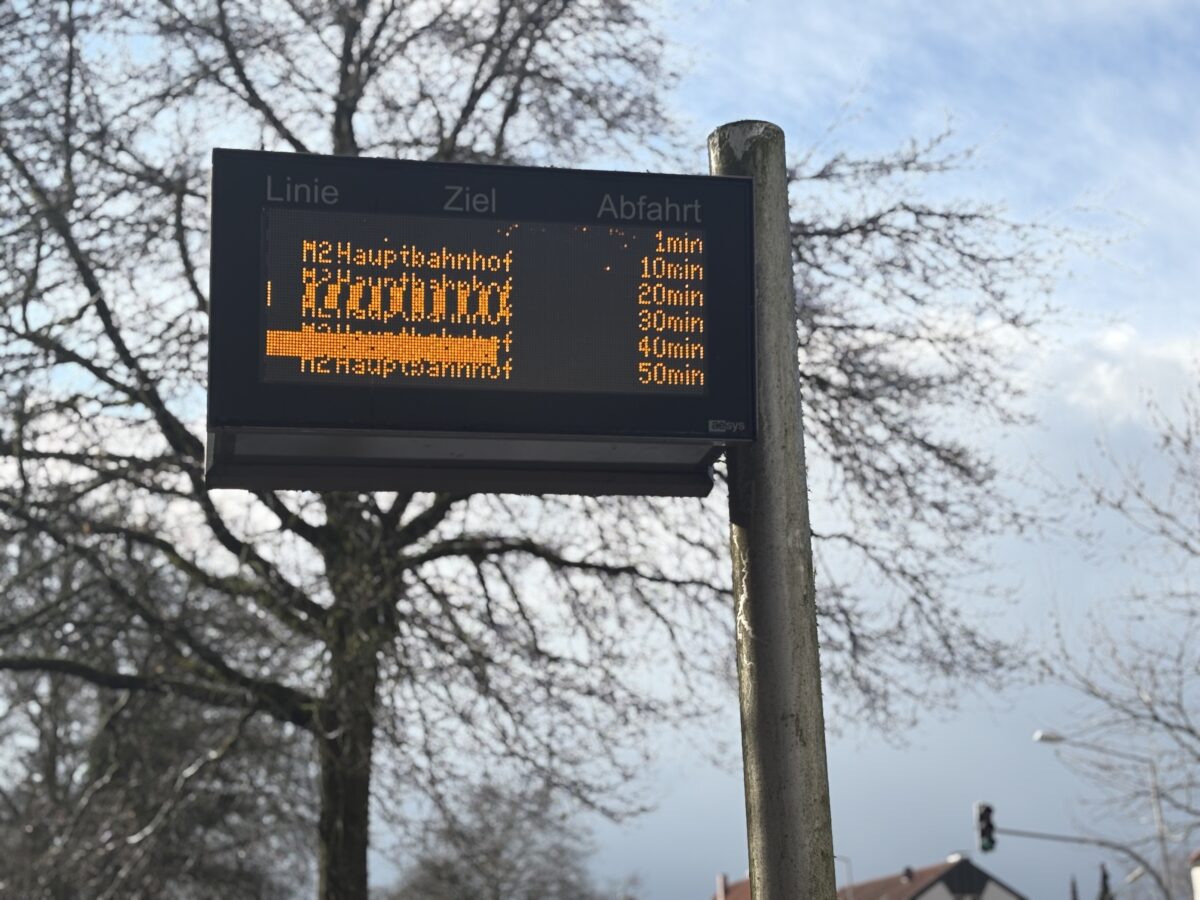 Fehlerhaft oder ganz defekt: Hier stehen die kaputtesten Bus-Anzeigetafeln in der Region Osnabrück Defekte Anzeigetafel