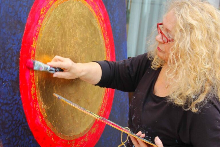 Klara Harhues malt gegenständlich wie abstrakt in verschiedenen Techniken. in Wallenhorst (Zentrum)