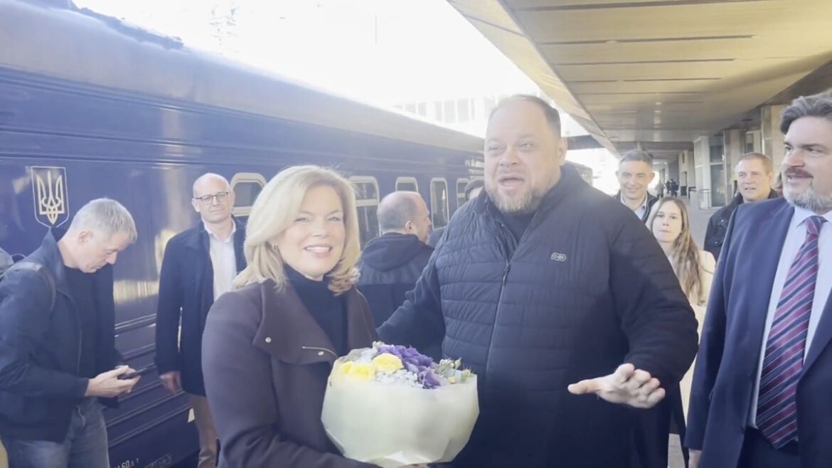 Bundestagspräsidentin Klöckner trifft in Kiew ein