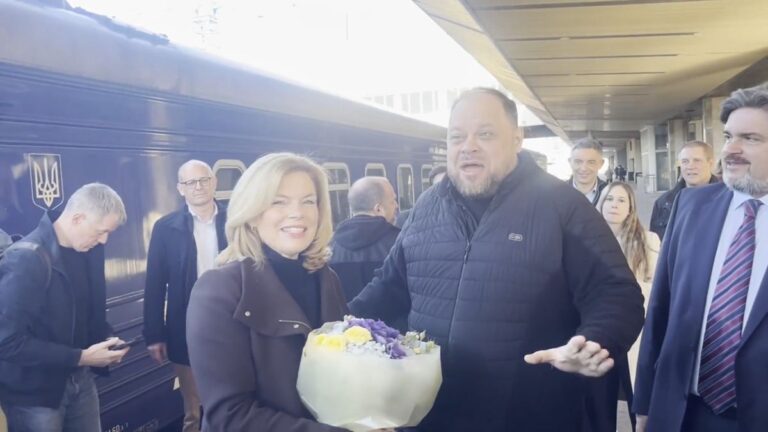 Bundestagspräsidentin Klöckner trifft in Kiew ein