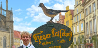 Festlich geht es beim Schnatgang ins Heger Holz