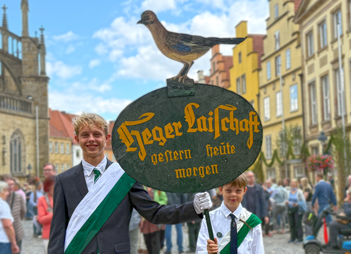 Festlich geht es beim Schnatgang ins Heger Holz