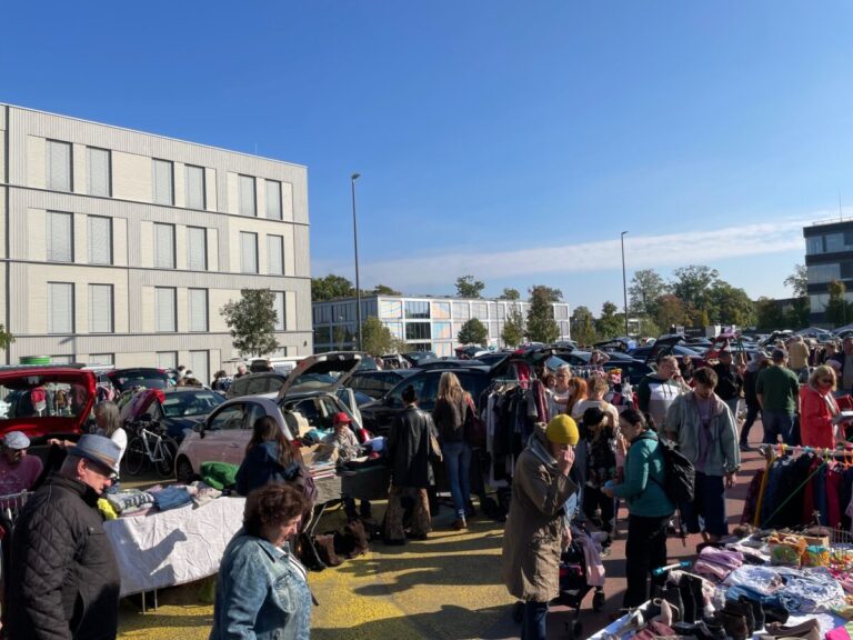 Kofferraum-Flohmarkt im Wissenschaftspark in Westerberg