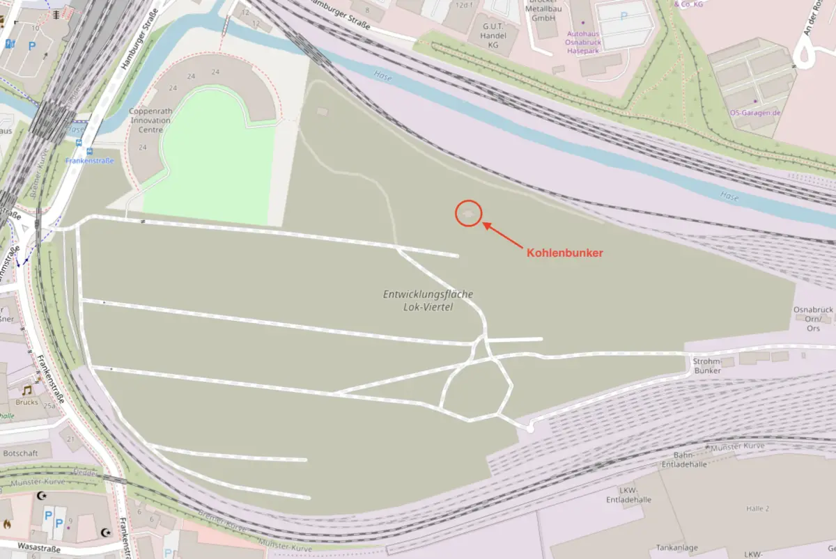 Der Standort des Kohlenbunkers am ehemaligen Güterbahnhof. Gut zu sehen südöstlich der Strohm-Bunker, der außerhalb der Entwicklungsfläche Lok-Viertel liegt.