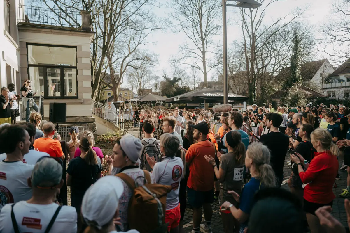 Lauf gegen Rassismus in Osnabrück: Ein starkes Zeichen für Vielfalt und Solidarität 350 Menschen gingen auf die 11 Kilometer lange Strecke. Start und Ziel war am Café Felka im Museumsquartier Osnabrück.