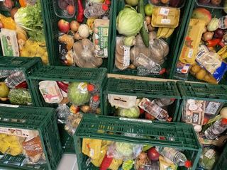 Obst und Gemüse wird im Vergleich zu Kühl- und Tiefkühlwaren sowie Trockenware eher weniger gespendet.