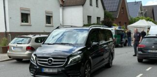 Leichenwagen in der Windthorststraße. / Foto: Pohlmann