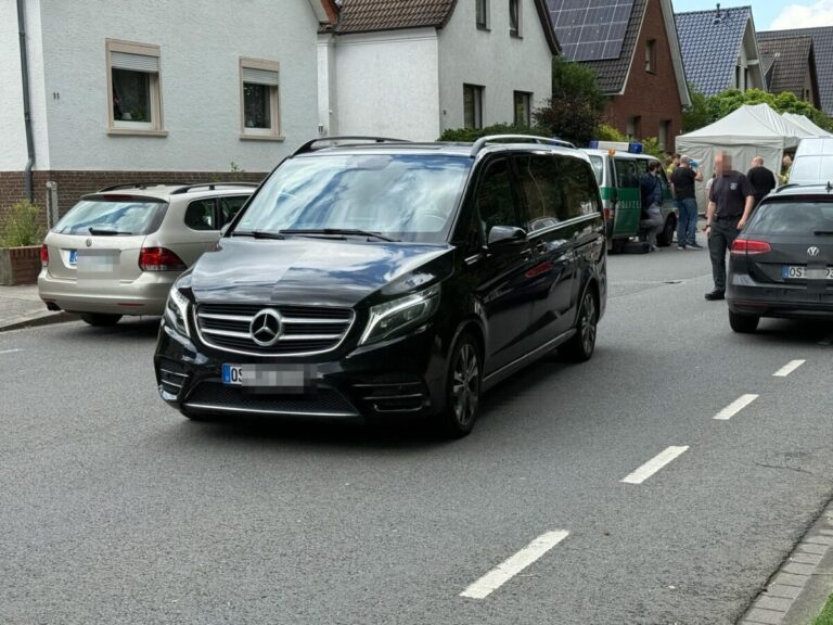 Leichenwagen in der Windthorststraße. / Foto: Pohlmann