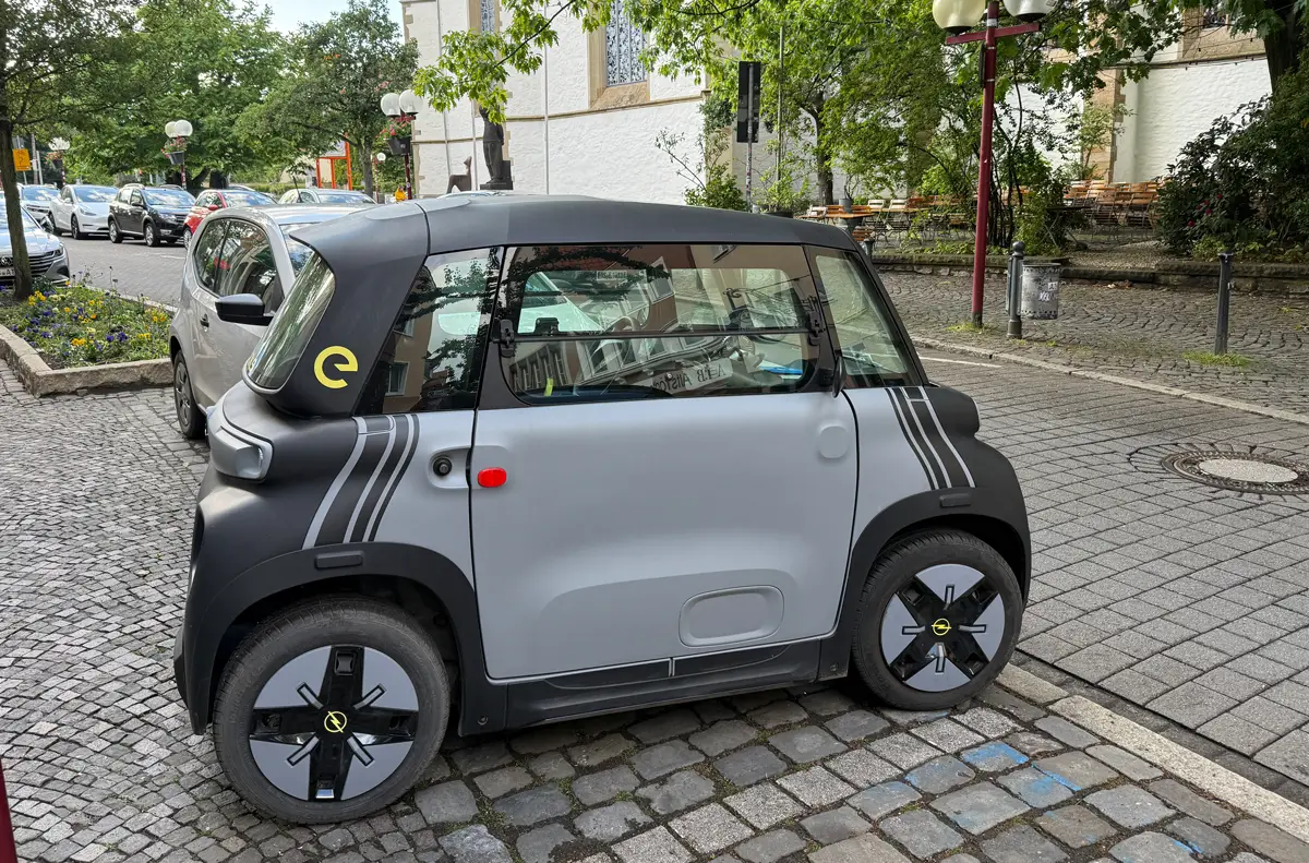 Versicherungskennzeichen schützt in Osnabrück nicht vor dem Strafzettel Leichtkraftfahrzeug parkt quer