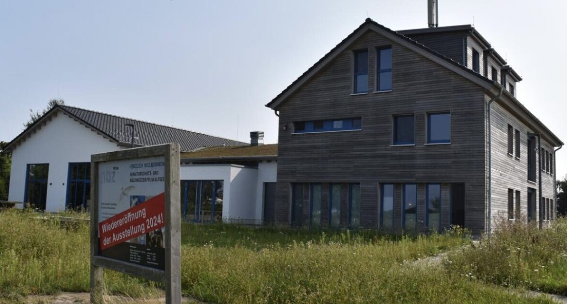 Das neu gestaltete Naturschutz- und Bildungszentrum (nbz) am Alfsee.