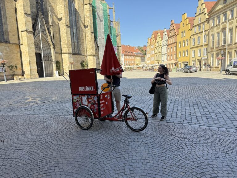 Protest der Linkspartei vor dem Osnabrücker Rathaus (1. Juli 2025)