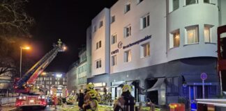 Löscharbeiten am Restaurant Olive (3. Jan. 2026)