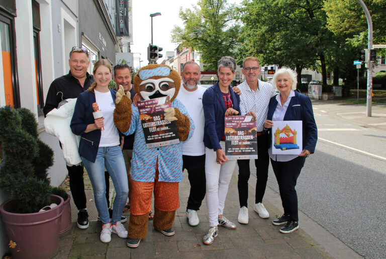 Von links: Jörg Buchweitz und Franziska Fritz (beide Lotterstraße), Bastian Lühking (Stage Manager), Fauli (Montessori Schule), Chris Schäfer (Chef-Organisator), Christina Seifert (Genusshöfe), Jens Hanke (Catering) und Marlies Janning (Kinderhüpfburg). / Foto: Jens Lintel