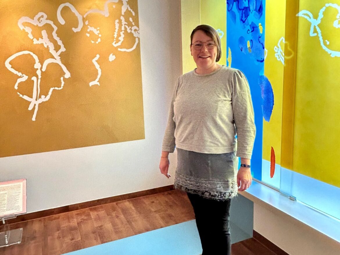 Die neue Krankenhausseelsorgerin Christina Ackermann-Döpke im Raum der Stille im CKO. / Foto: CKO