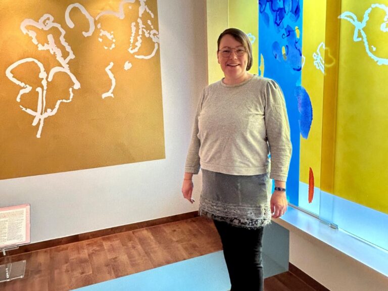 Die neue Krankenhausseelsorgerin Christina Ackermann-Döpke im Raum der Stille im CKO. / Foto: CKO