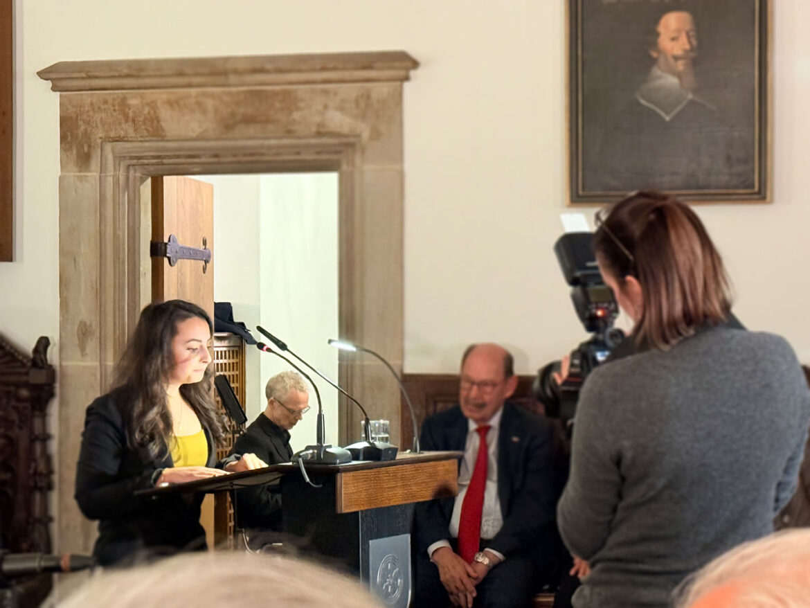 Nicole Emektas (Linkspartei) beim Handgiftentag 2026