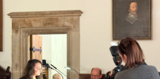 Nicole Emektas (Linkspartei) beim Handgiftentag 2026