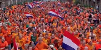 Tanzende Fans der Niederlande
