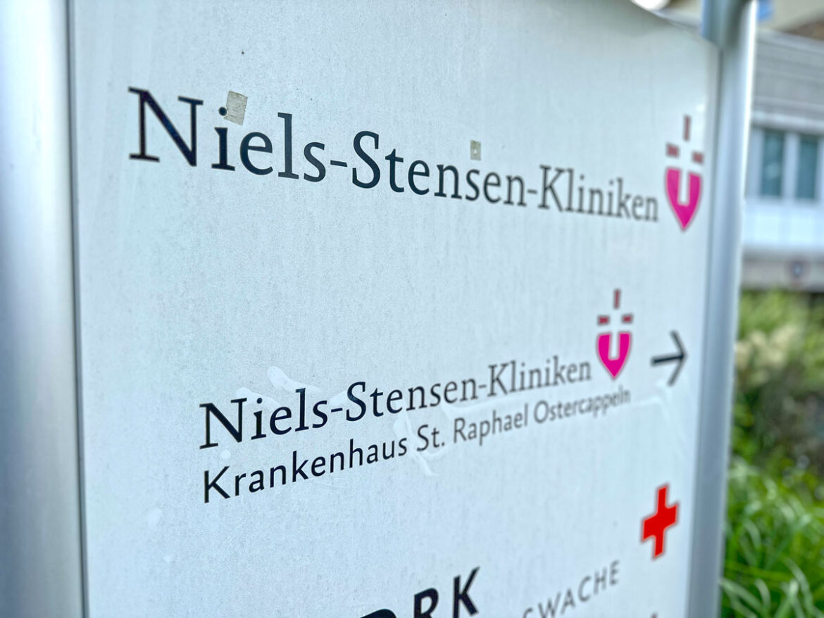 Schild Niels-Stensen-Klinik St. Raphael in Ostercappeln