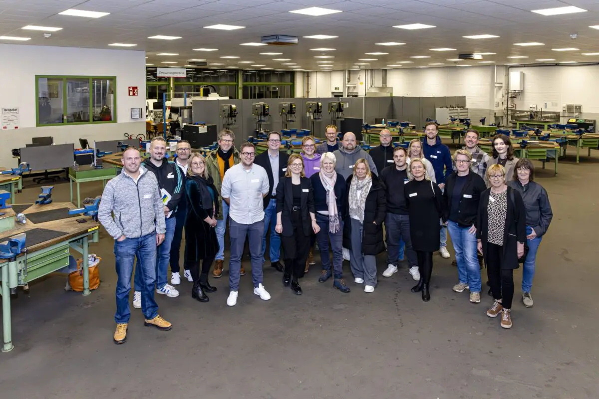 Bei einer Besichtigung der Ausbildungswerkstatt bekamen die Netz-werkmitglieder einen Eindruck von den verschiedenen Ausbildungsmög-lichkeiten bei der Georgsmarienhütte GmbH.